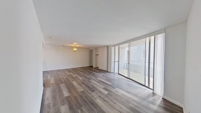 Building Photo - 2 Bedroom 2 Bath Home with an Amazing View...