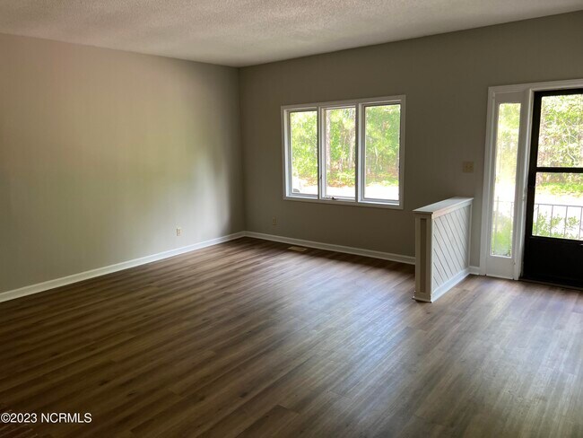 Building Photo - 101 Sandham Ct