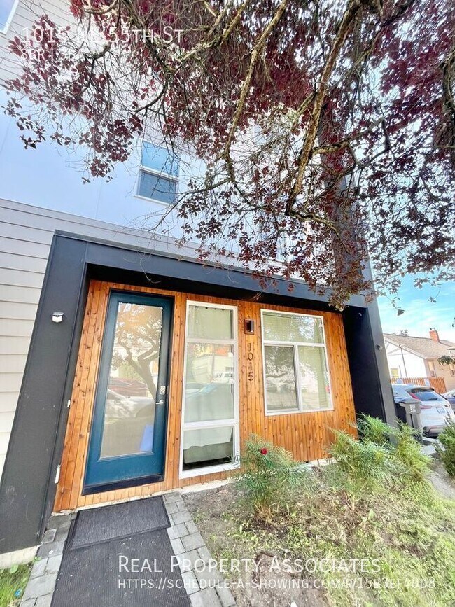 Building Photo - 1015 NE 55th St