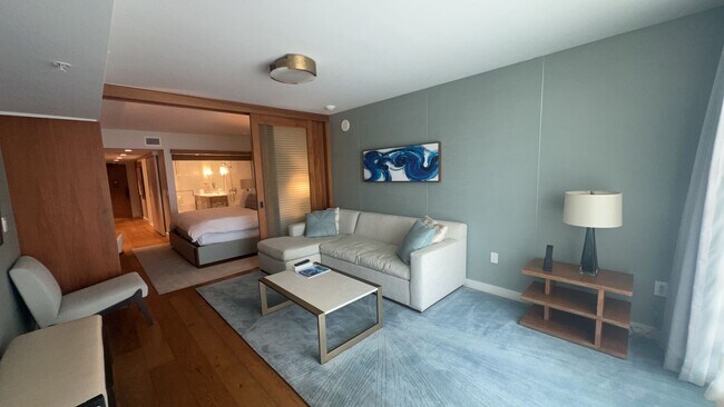 Foto del edificio - Highly Desirable STUDIO/1-Bath unit Long-Term in Ritz-Carlton Residences!!!