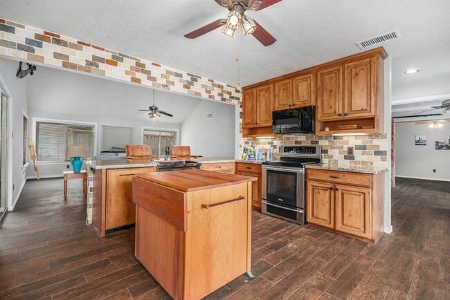 Building Photo - 1727 Plumbwood Way