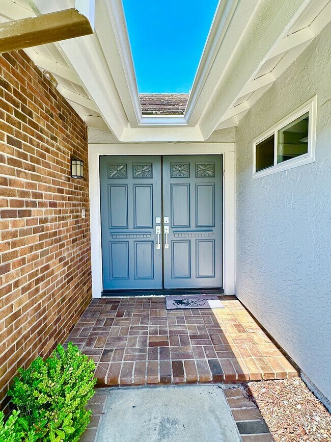 Foto del edificio - FOR RENT Call For Availability 3Br/3Ba 2128 Sqft Fully Furnished Del Mar Heights Vacation Home, C...