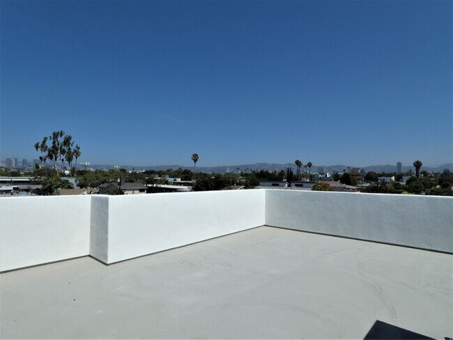 Building Photo - Modern Townhome Community in Prime Mid-City