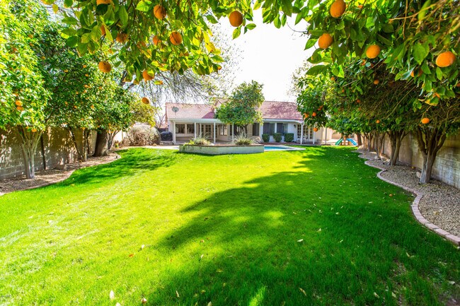 Photo - 7924 S Kenwood Ln House