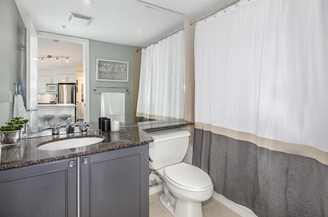 Photo du bâtiment - 1723 Alberni St