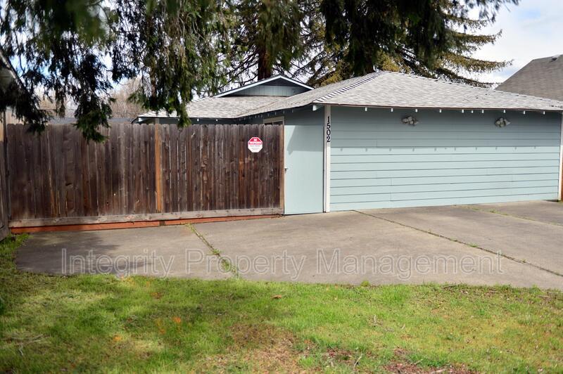 Primary Photo - 1502 Prune St
