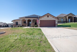 Building Photo - 2040 Chinquapin Ln