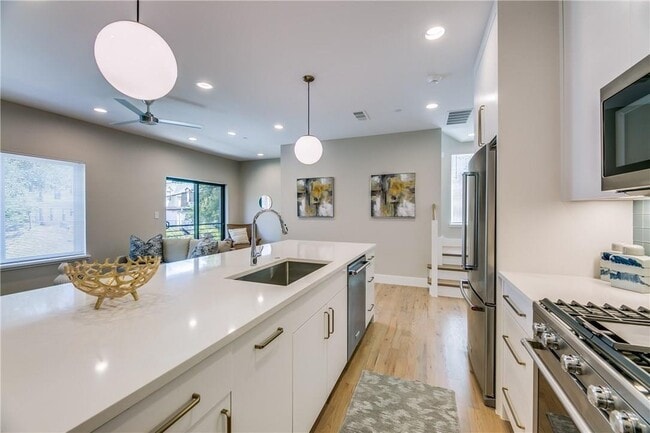 Building Photo - Newly Completed Construction townhomes just an easy walk to SMU