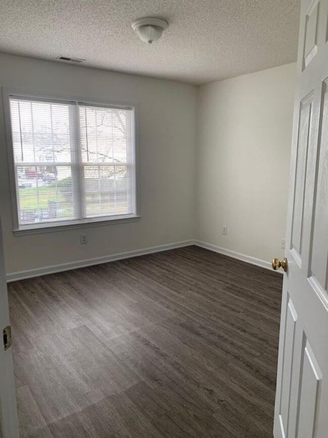 Building Photo - P201