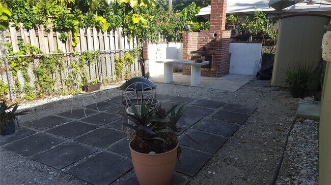 Foto del edificio - 49 NE 44th St