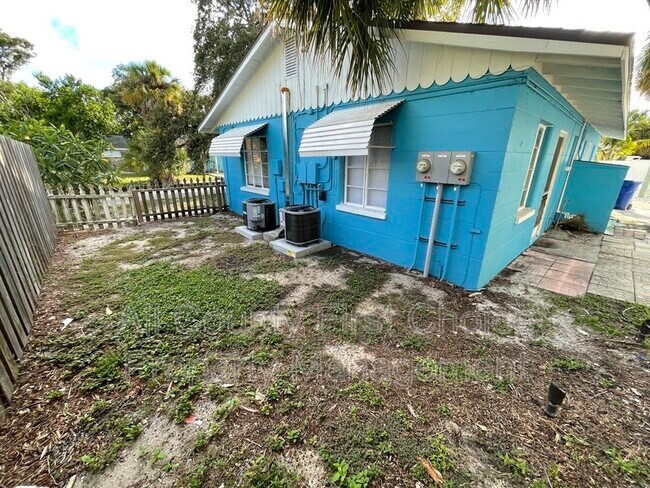 Foto del edificio - 432 Highland Ct