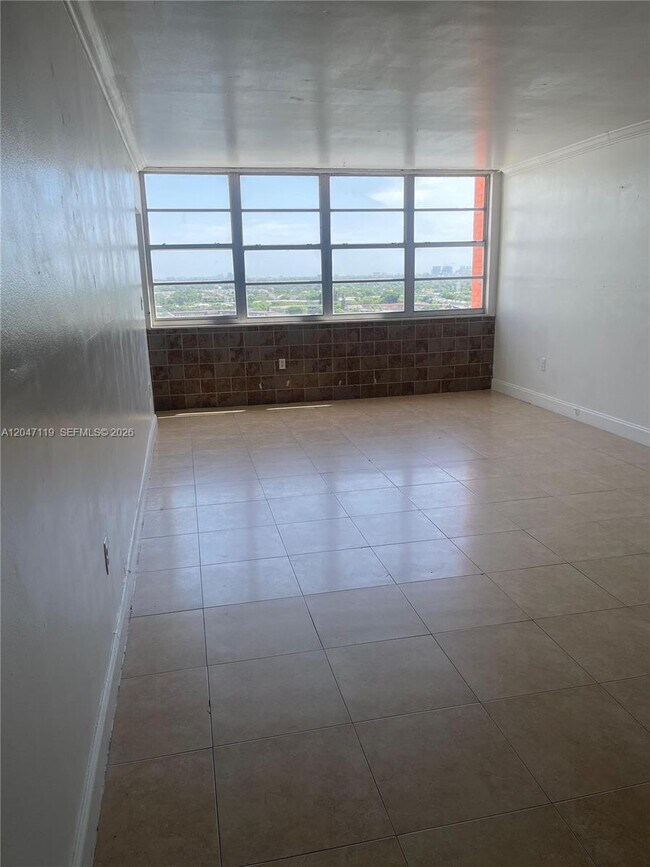 Foto del edificio - 1351 NE Miami Gardens Dr