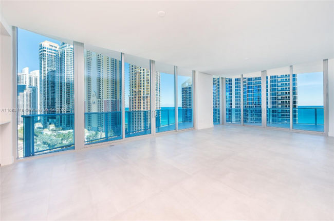 Foto del edificio - 17550 Collins Ave