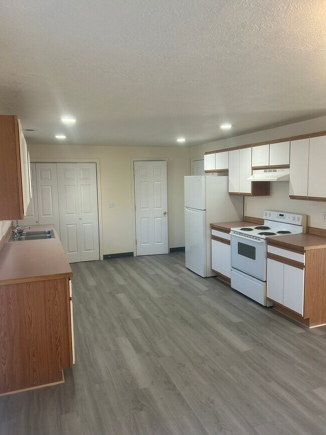 Foto del edificio - 935 NW Cains Rd