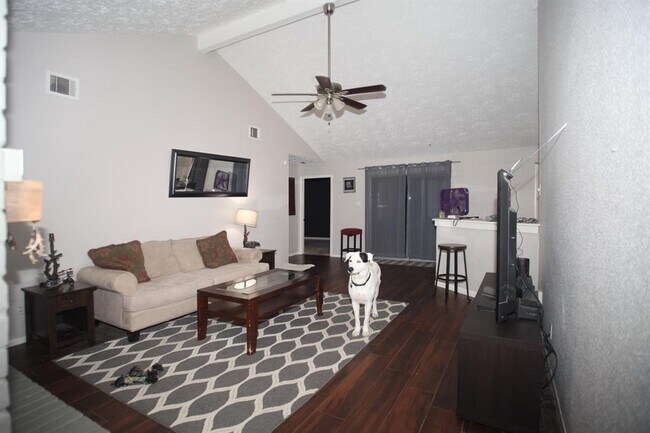 Foto del edificio - 22619 Braken Carter Ln