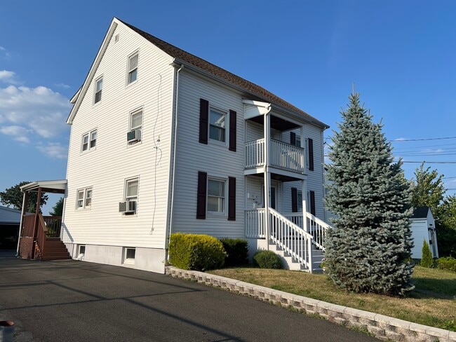 Foto del edificio - 144 Newington Ave