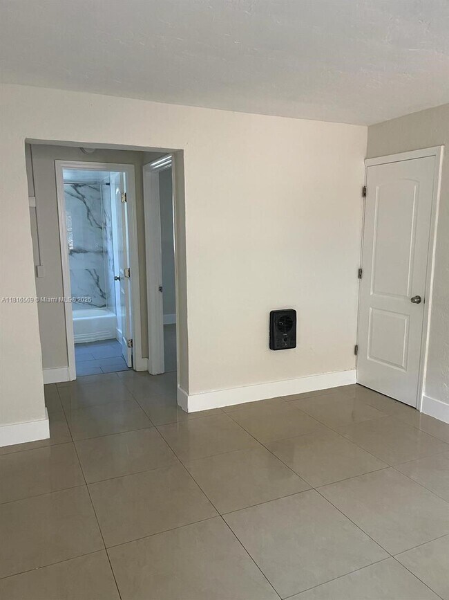 Foto del edificio - 1281 NW 60th St