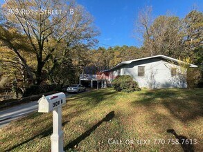 Building Photo - 309 Ross St NE