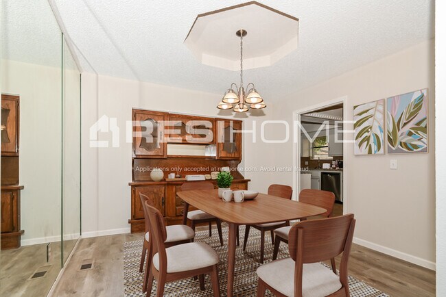 Foto del edificio - 7336 Roxboro Dr