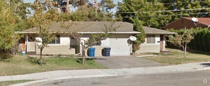 Building Photo - 150-150 SW Higgins Ave