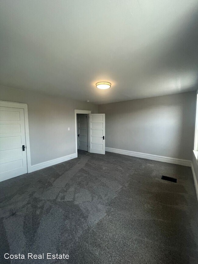 Building Photo - 3 br, 1 bath House - 3343 Webster Ave