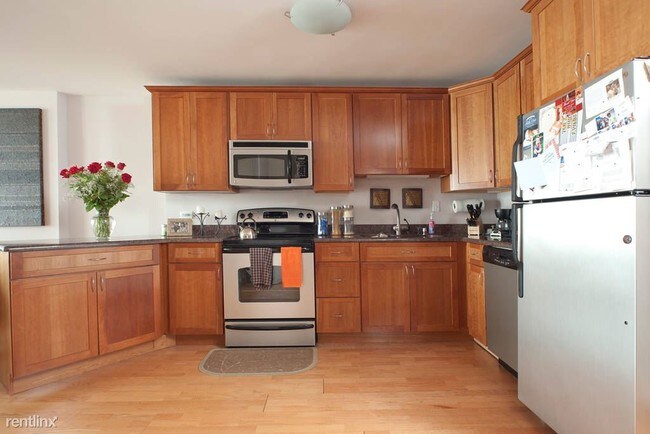 Building Photo - 1660 N La Salle Dr