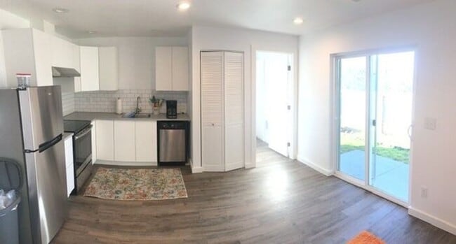 Building Photo - Perfect 1 Bedroom 1 Bath Cottage House!!!