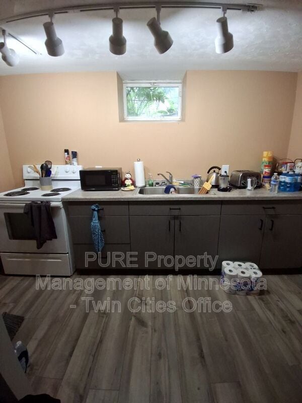 Building Photo - 1212 Sibley St
