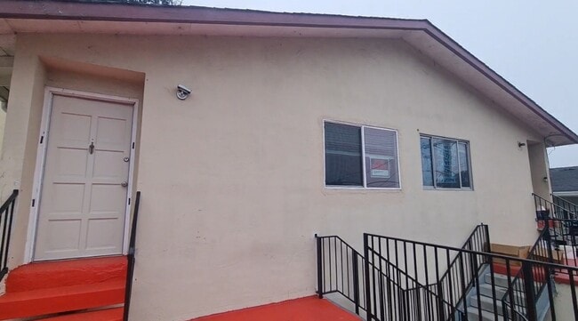 Building Photo - 420 Lewis Ln