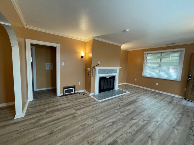 Building Photo - 508 Price Way
