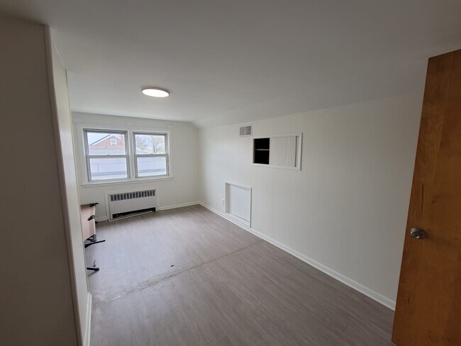Building Photo - 4 bedroom house in Hillside NJ