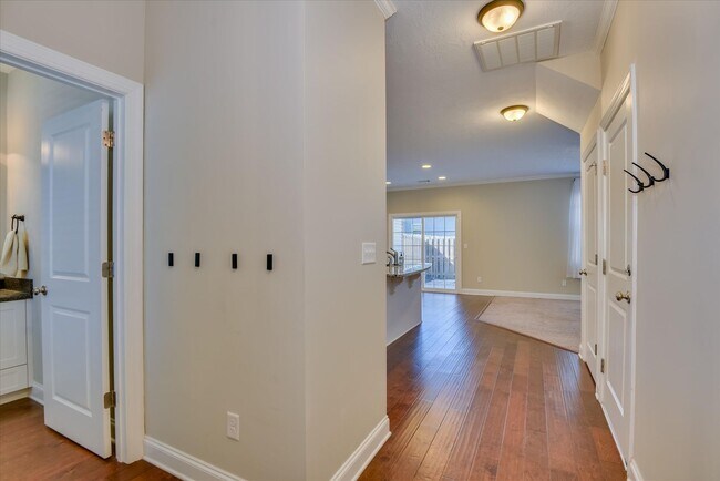 Foto del edificio - 3 Bedroom 2.5 Bath in Canterbury Farms!