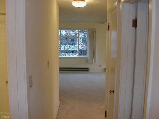 Building Photo - 521 4th Ave W