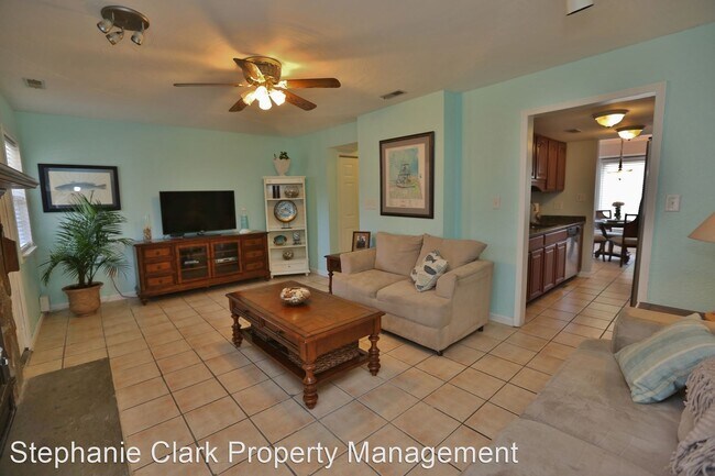 Building Photo - 2 br, 2.5 bath House - 4813 Bay Winds Court
