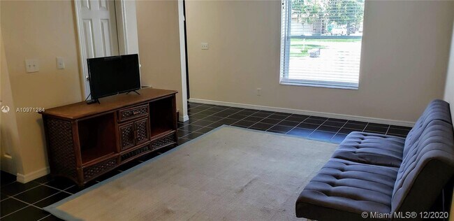 Foto del edificio - 854 SW 8th Pl