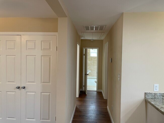 Foto del edificio - 5603 Pickfair St