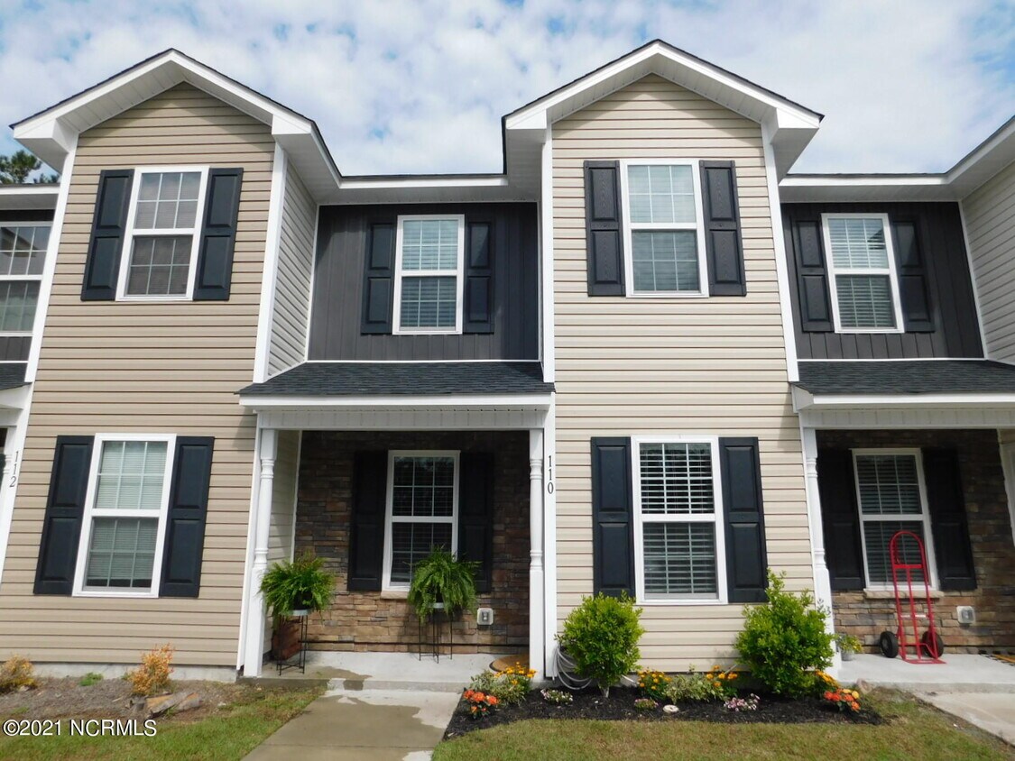 Primary Photo - 110 Meadow Way