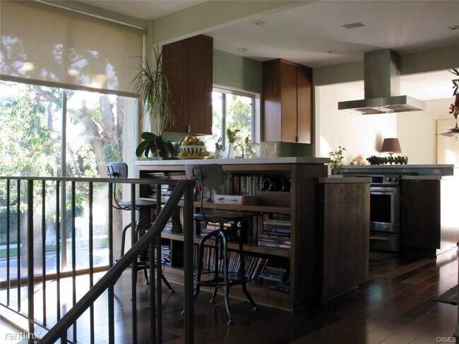 Building Photo - 422 S Orange Grove Blvd