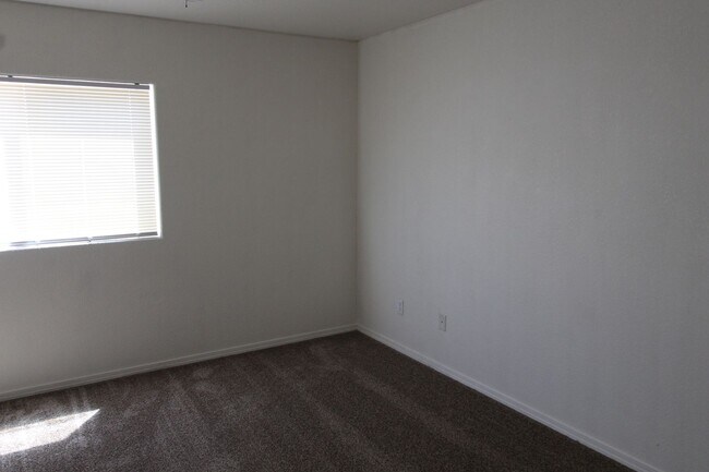 Building Photo - 2019/2023 Garden Avenue