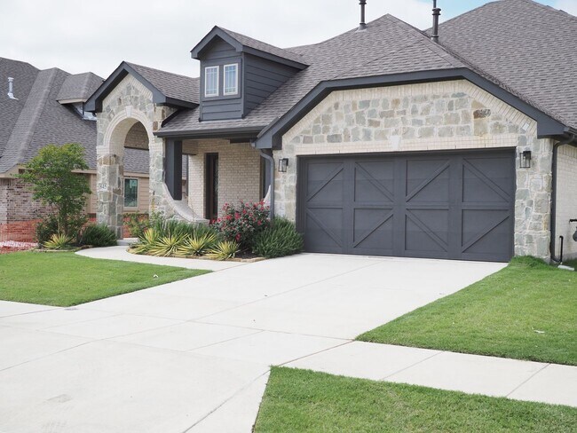 Building Photo - Union Park Jewel - NEVER LIVED IN & READY ...