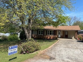 Building Photo - 104 Elizabeth Dr