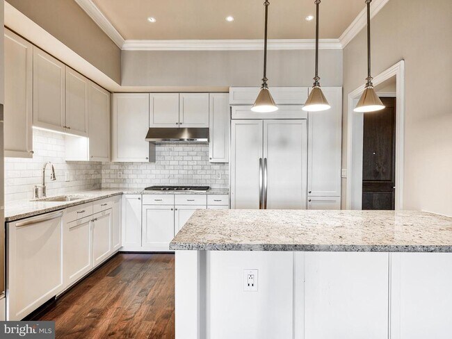 Foto del edificio - 2700 Woodley Rd NW