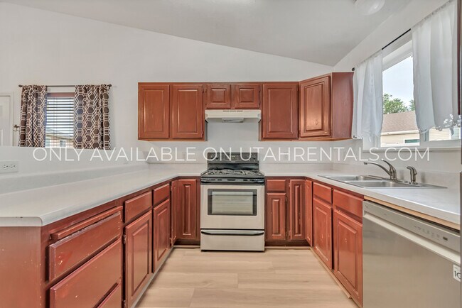 Foto del edificio - 71 S 1060 E St