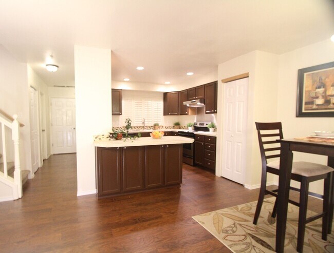 Foto del edificio - Everett Townhome...Water and sewer included in rent