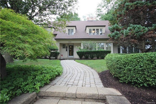 Foto del edificio - 660 Lakeside Dr