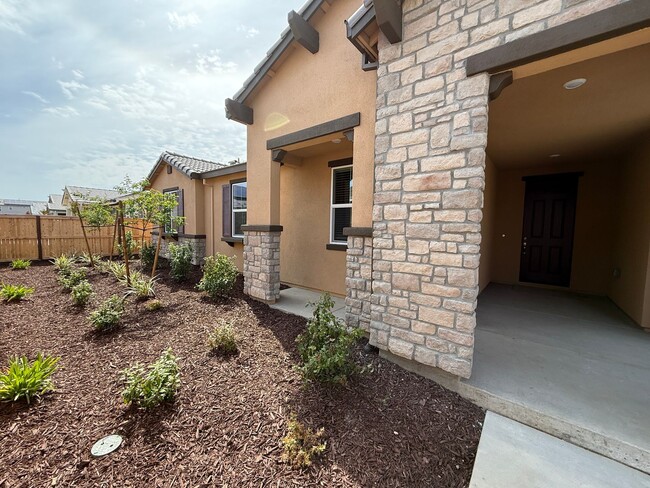 Foto del edificio - Brand NEW single story home in Hughson!