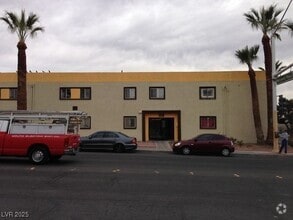 Building Photo - 1116 E Ogden Ave