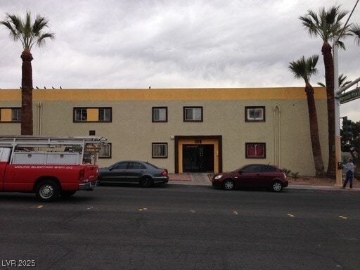Building Photo - 1116 E Ogden Ave
