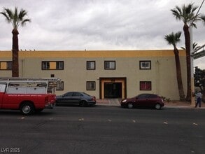 Building Photo - 1116 E Ogden Ave