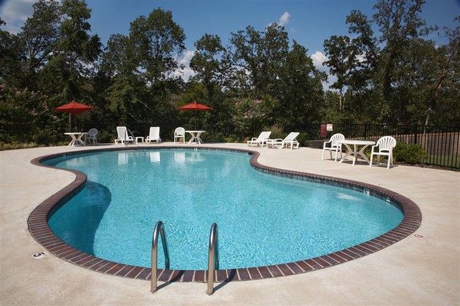 Building Photo - 2601 Pershing Cir